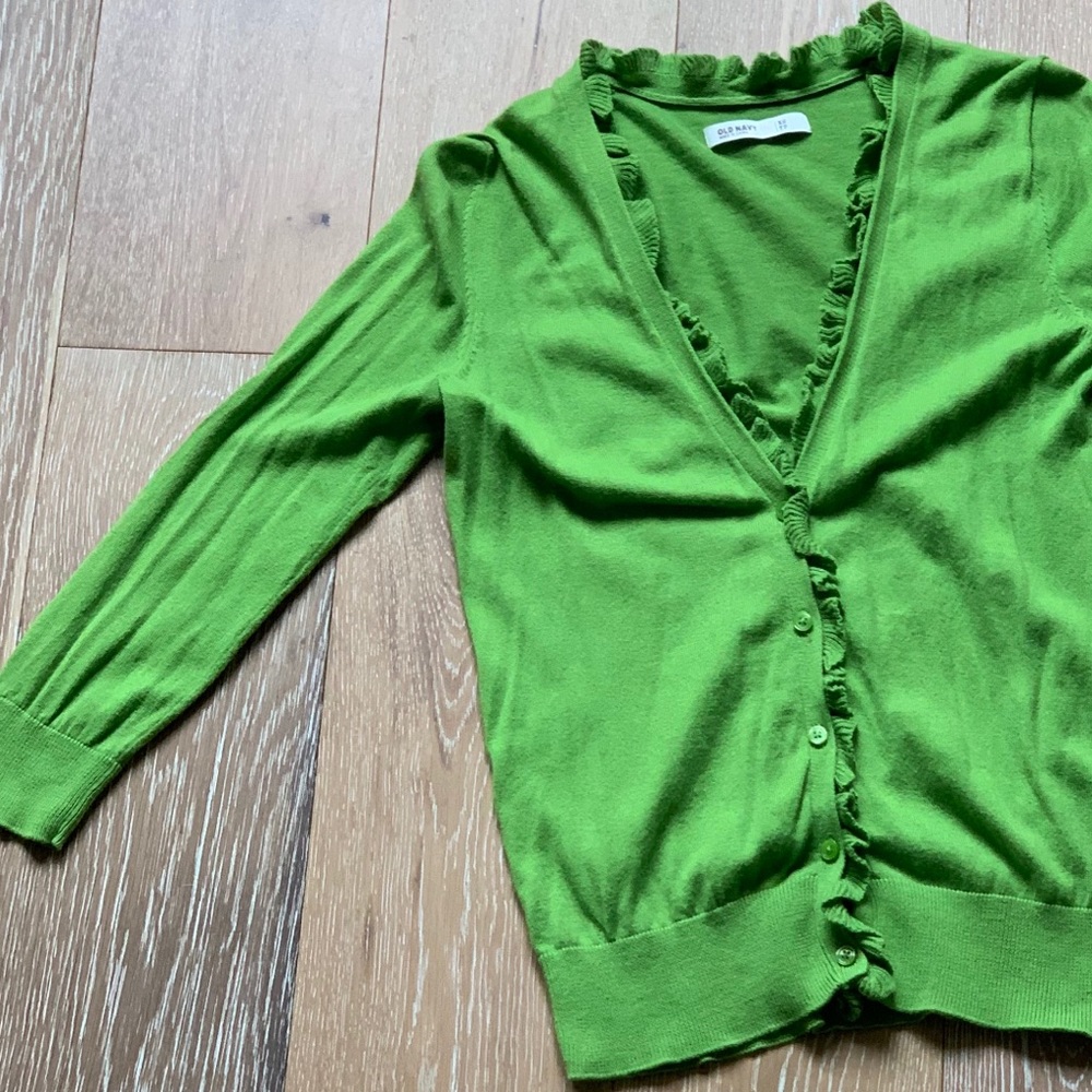 Cardigan V Neck + Ruffle Detail XS Buttons - Picture 6 of 6